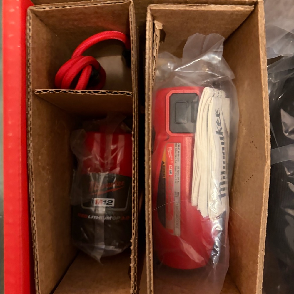 Milwaukee Black Heated Performance Jacket NWT - image 5